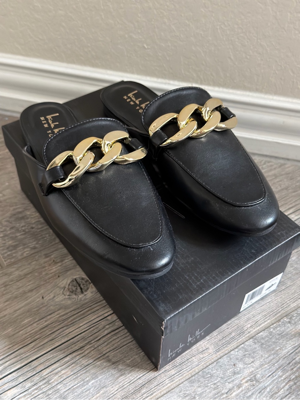 NWT Nicole Miller Applie Black Slip-On Mules with Gold Chain Accent